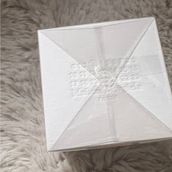 New Maison Margiela On A Date Candle 165g - Picture 3 of 3